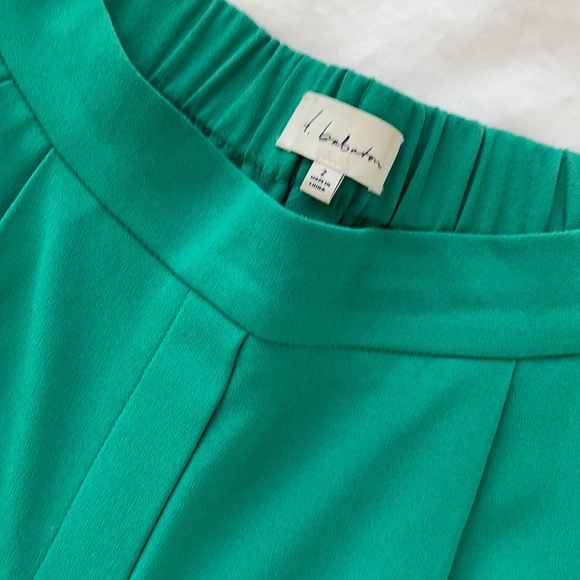 Aritzia Babaton Conan Short - Picture 4 of 7